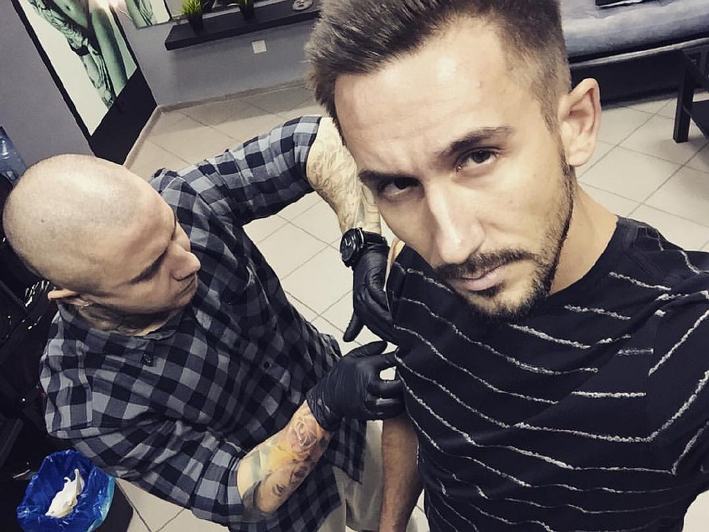 Сергей Приказчиков из группы «Пицца» улетел за татуировкой в Ростов-на-Дону