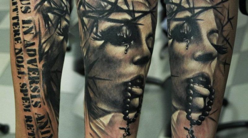 татуировка блекворк с надписями