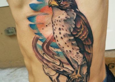 татуировка совы на ребрах