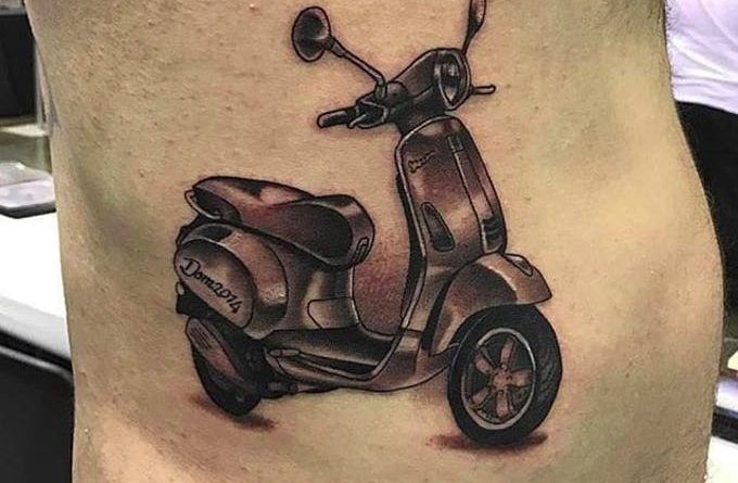 Татуировка мото скутер Веспа