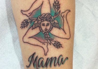 Трискеле. Фото картинки Тату надпись Мама. mom love tattoo
