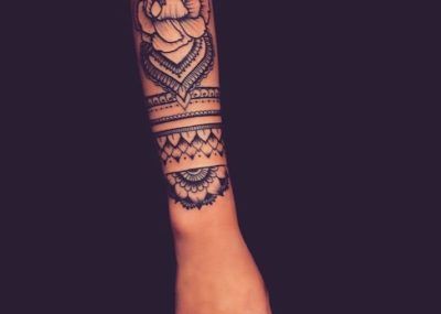 Татуировки в стиле Мехенди фото каталог тату для девушек рукав