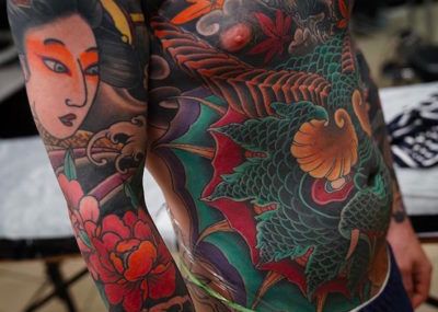 Масштабные японские татуировки Артемия Неумоина