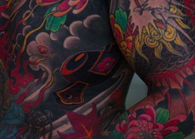 яркие японские татуировки Артемия Неумоина