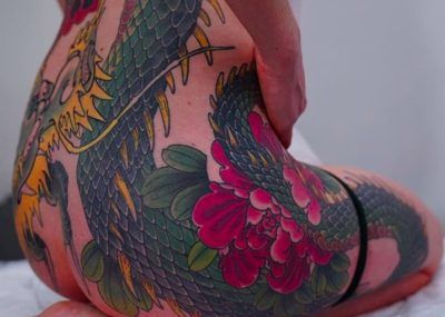 яркие японские татуировки Артемия Неумоина