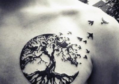 татуировка дуб и птицы