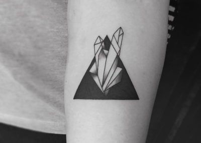 Тату кристалл треугольник