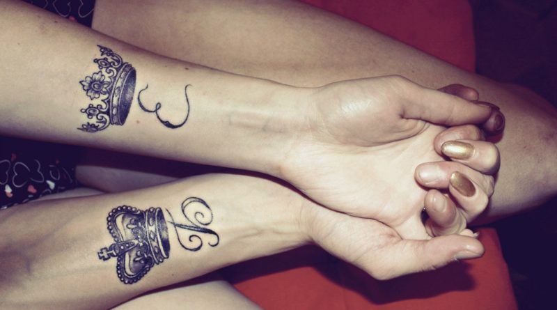 татуировки короны на руках