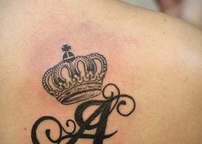 татуировки короны на спине
