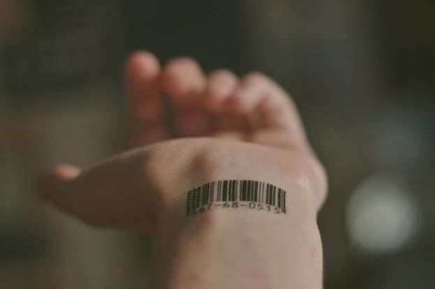 татуировки в виде штрих кода