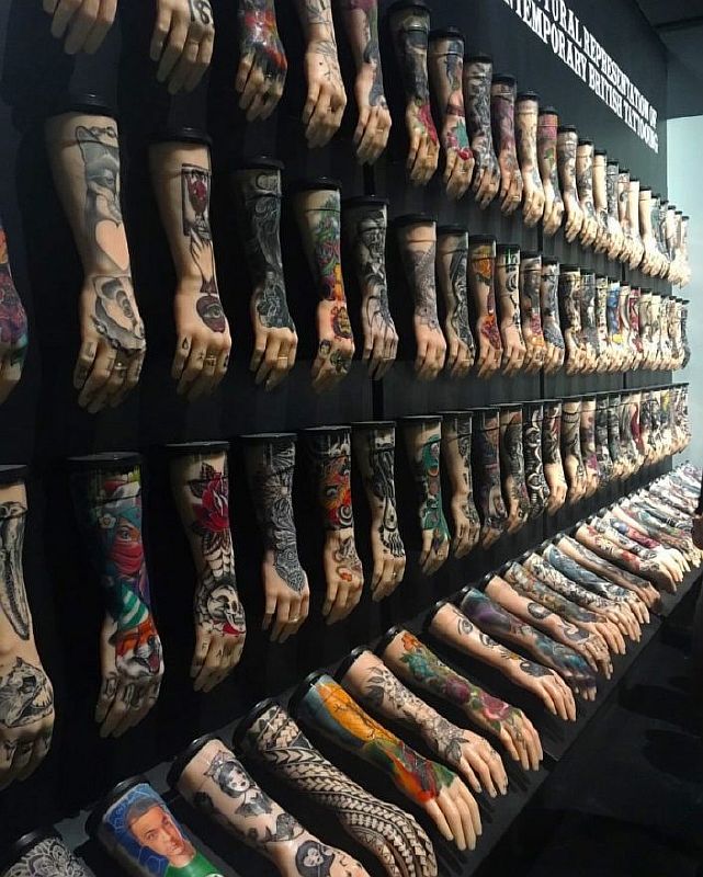 арт проект одной сотни татуированных рук