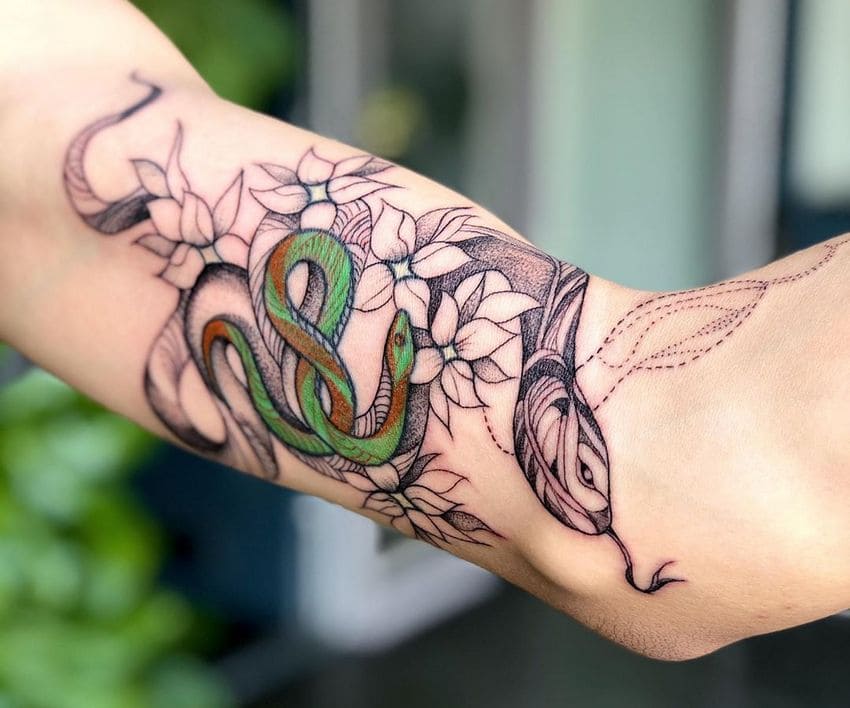 Татуировки для девушек змея