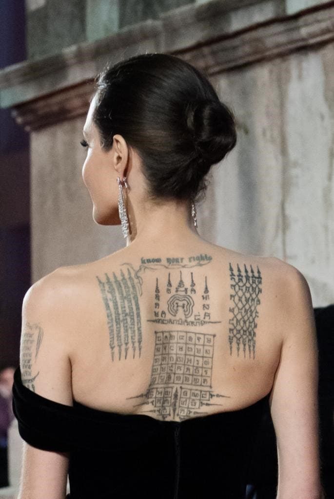 Звезда испытала стресс: рассекречены новые тату на теле Анджелины Джоли