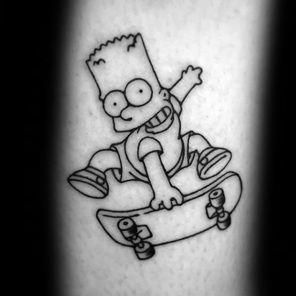 Люди, которые имеют татуировку с Бартом Симпсоном идентичные с... Барт Симп...
