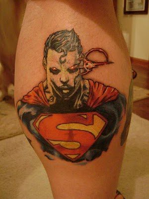 Тату Супермен на ноге